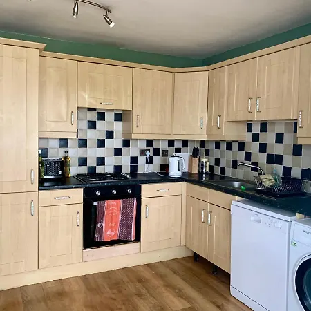 Дом отдыха Lovely 2-bed House In Bramley With Field View *