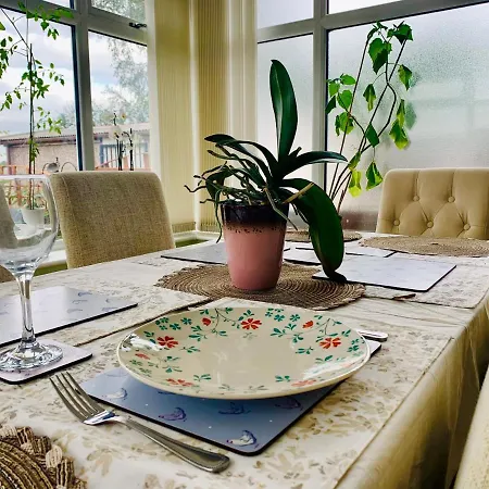 Holiday home Lovely 2-bed House In Bramley With Field View