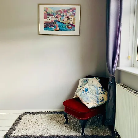 Дом отдыха Lovely 2-bed House In Bramley With Field View *