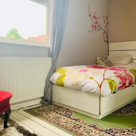 Lovely 2-bed House In Bramley With Field View
