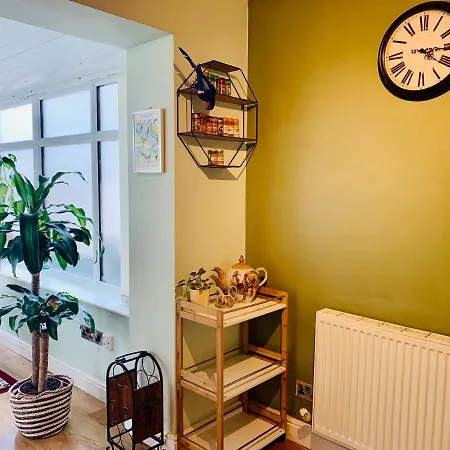 Holiday home Lovely 2-bed House In Bramley With Field View *