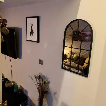 Lovely 2-bed House In Bramley With Field View