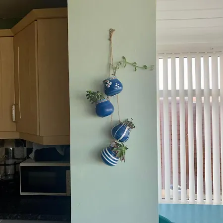 Lovely 2-bed House In Bramley With Field View *